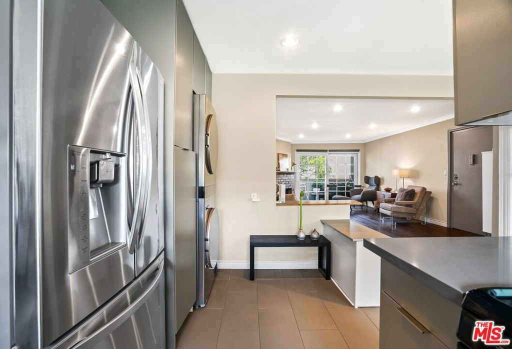 Image 6 of property listing at 1317 Stanford Street 5, Santa Monica, CA 90404