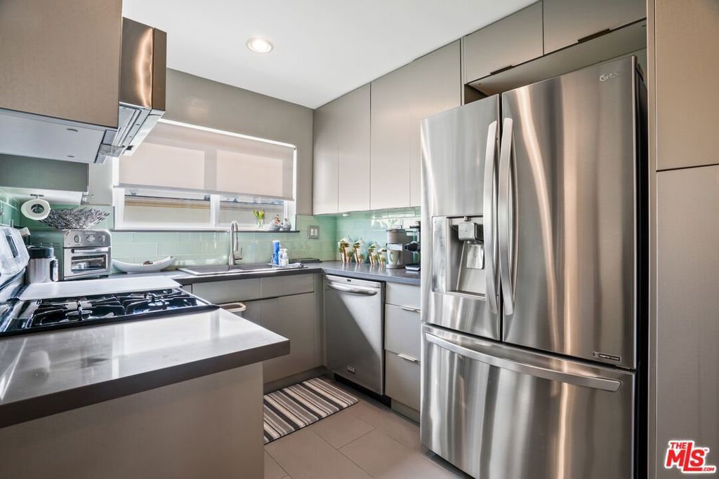 Image 8 of property listing at 1317 Stanford Street 5, Santa Monica, CA 90404