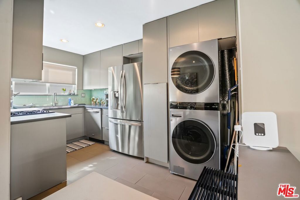 Image 9 of property listing at 1317 Stanford Street 5, Santa Monica, CA 90404