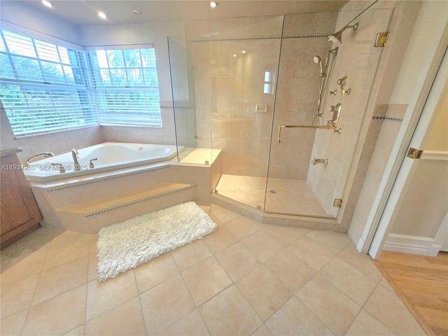 16422 NW 83rd Pl, Miami Lakes, FL 33016