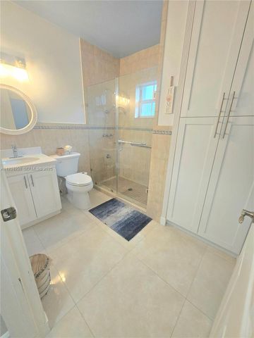 16422 NW 83rd Pl, Miami Lakes, FL 33016