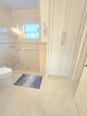 16422 NW 83rd Pl, Miami Lakes, FL 33016