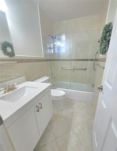 16422 NW 83rd Pl, Miami Lakes, FL 33016