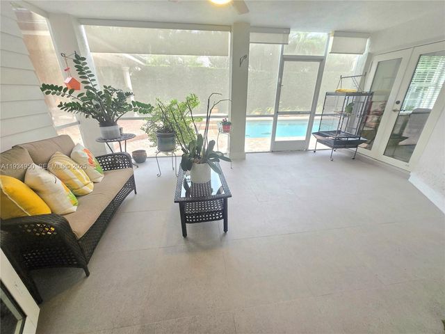 16422 NW 83rd Pl, Miami Lakes, FL 33016