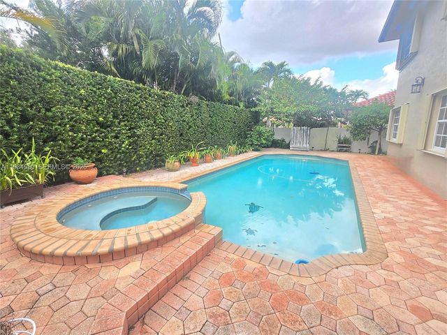 16422 NW 83rd Pl, Miami Lakes, FL 33016