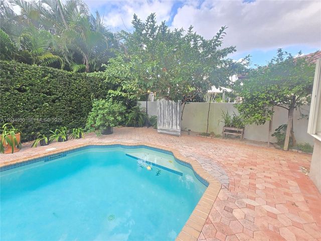 16422 NW 83rd Pl, Miami Lakes, FL 33016