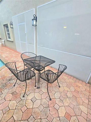 16422 NW 83rd Pl, Miami Lakes, FL 33016