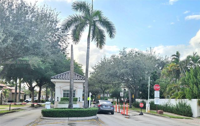 16422 NW 83rd Pl, Miami Lakes, FL 33016