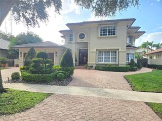 16422 NW 83rd Pl, Miami Lakes, FL 33016