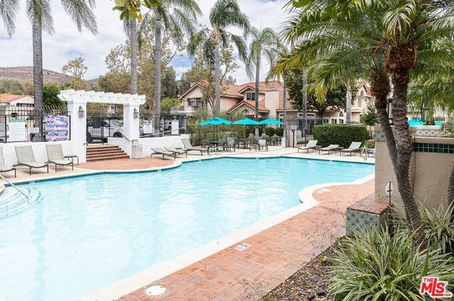 630 Kingswood Lane A, Simi Valley, CA 93065