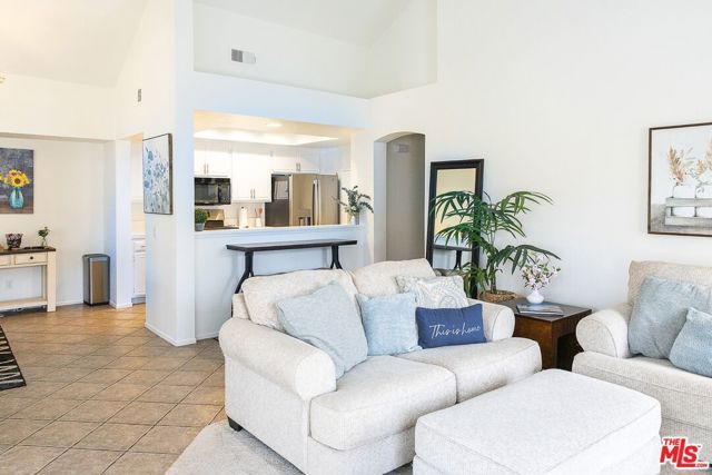 630 Kingswood Lane A, Simi Valley, CA 93065