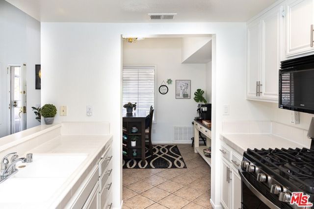 630 Kingswood Lane A, Simi Valley, CA 93065
