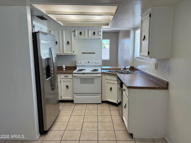 5915 W TIERRA BUENA Lane, Glendale, AZ 85306