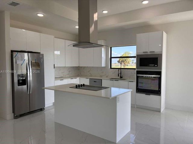 6045 Kumquat Cir, La Belle, FL 33935