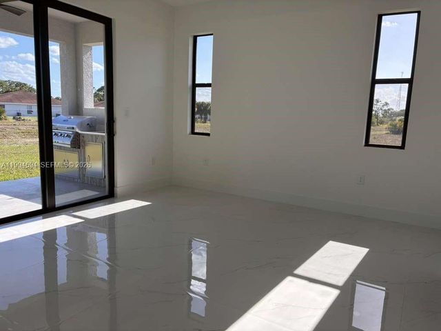 6045 Kumquat Cir, La Belle, FL 33935