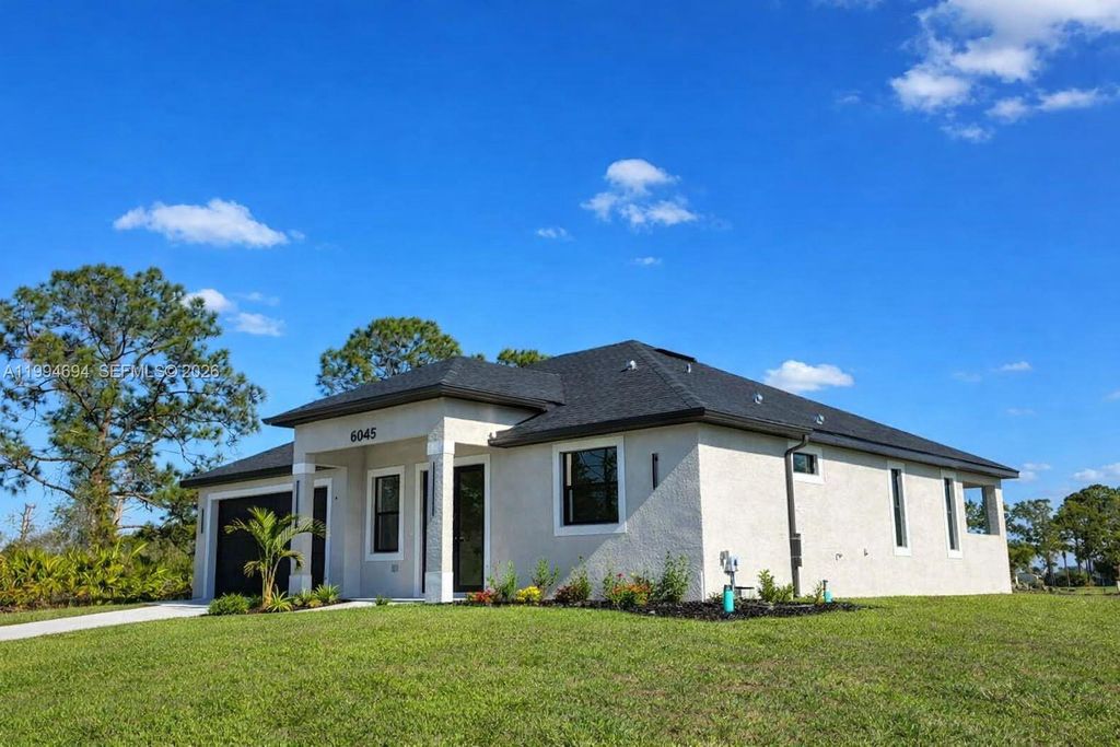 6045 Kumquat Cir, La Belle, FL 33935
