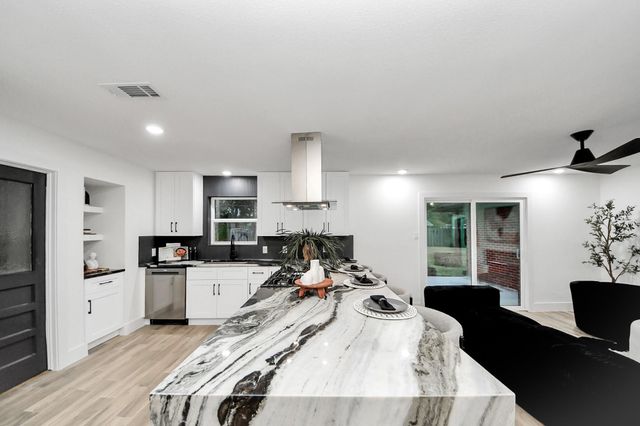 5108 Somerset Drive, Baytown, TX 77521