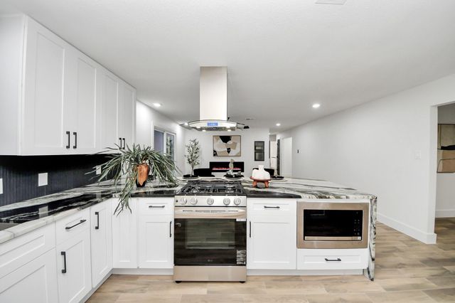 5108 Somerset Drive, Baytown, TX 77521