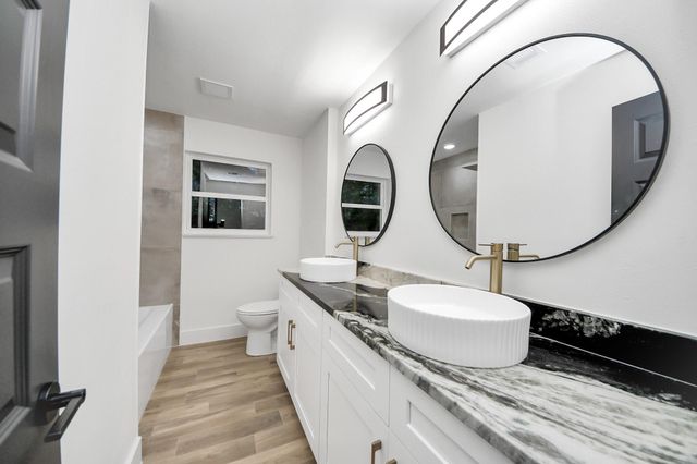 5108 Somerset Drive, Baytown, TX 77521