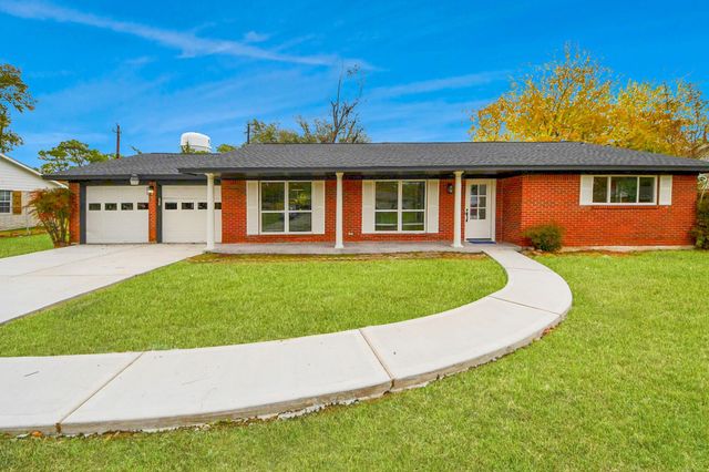 5108 Somerset Drive, Baytown, TX 77521