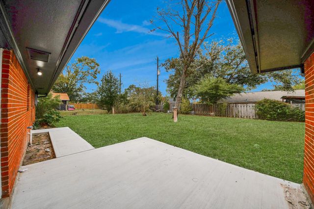 5108 Somerset Drive, Baytown, TX 77521