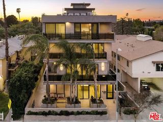 5923 Laurel Canyon Boulevard, Valley Village, CA 91607