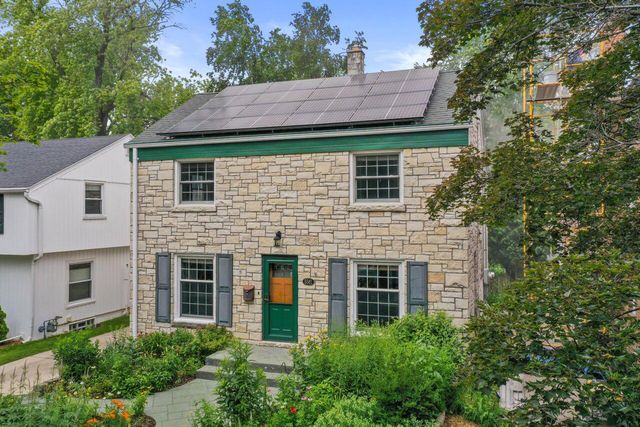 5561 N Kent AVENUE, Whitefish Bay, WI 53217