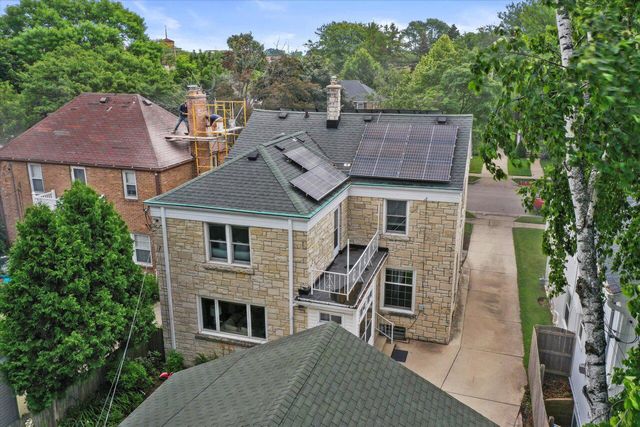 5561 N Kent AVENUE, Whitefish Bay, WI 53217