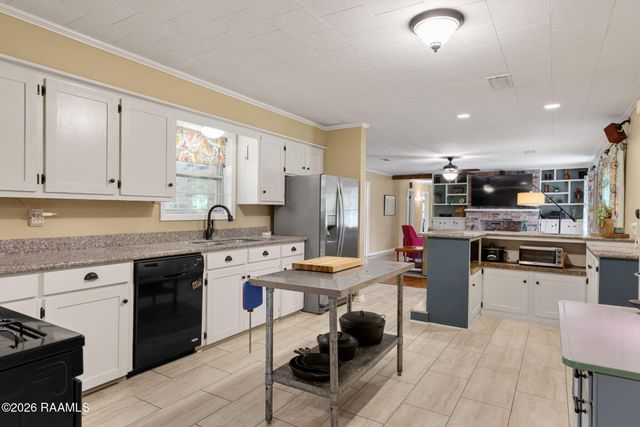 353 Sunset Strip, Sunset, LA 70584