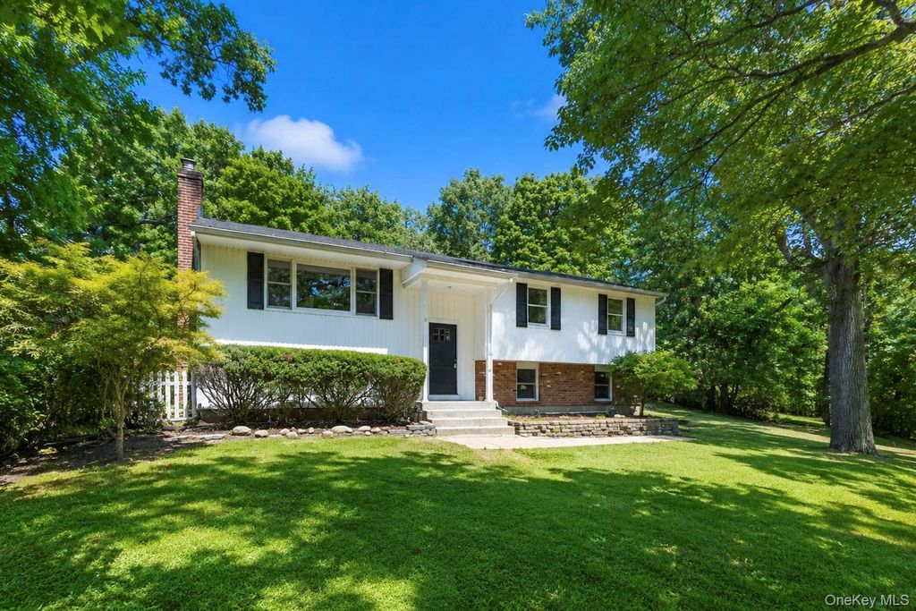 42 Noahs Path, Rocky Point, NY 11778 — photo 3