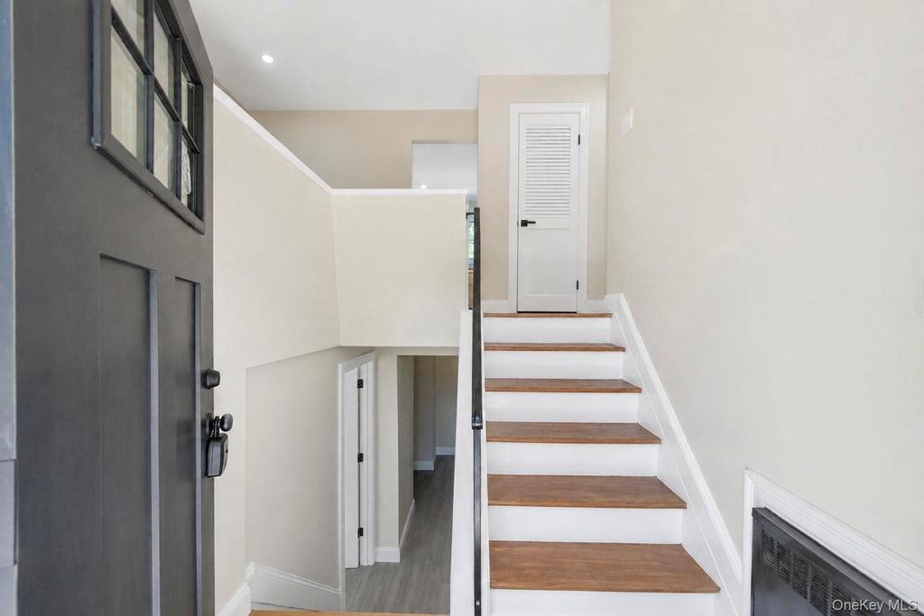 42 Noahs Path, Rocky Point, NY 11778 — photo 4