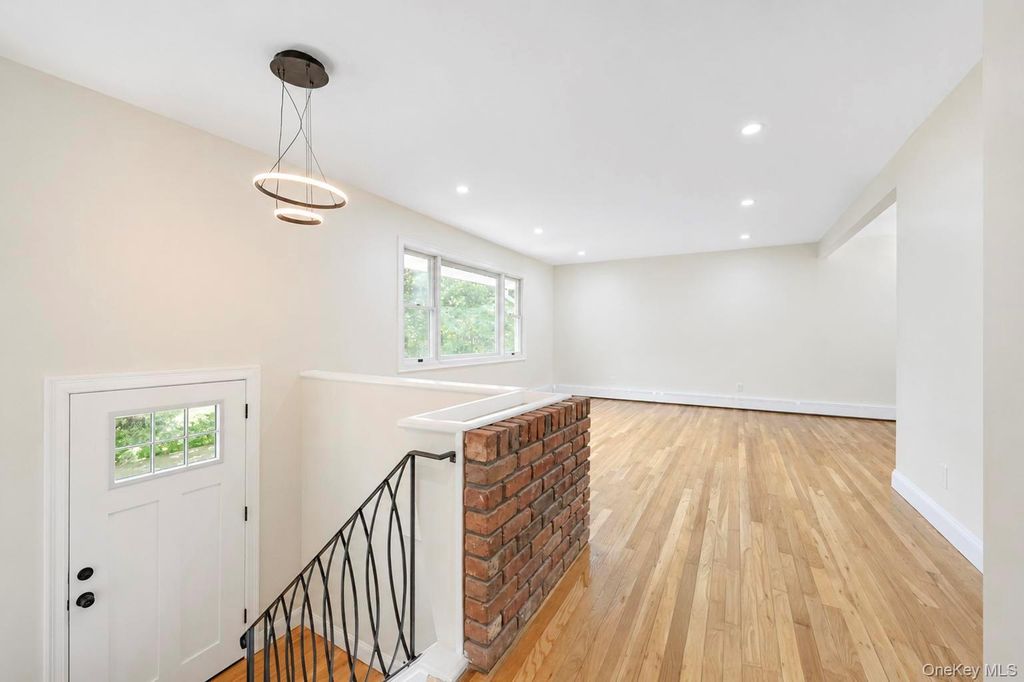 42 Noahs Path, Rocky Point, NY 11778 — photo 5