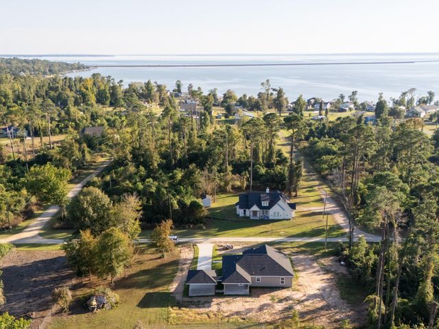 275 Hereford Drive, Onalaska, TX 77360