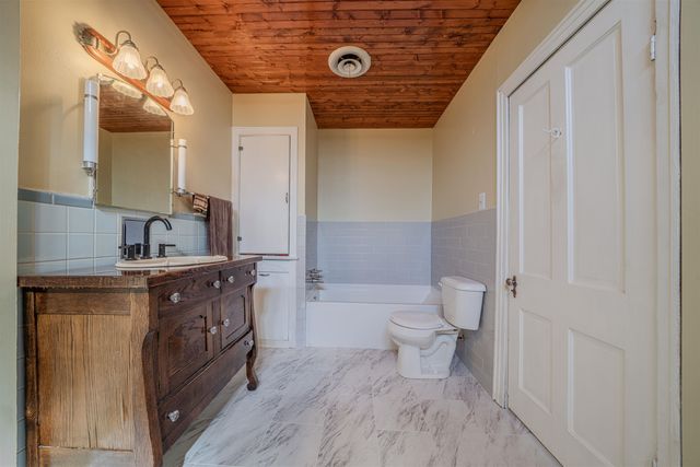 300 S Montgomery, Gilmer, TX 75644