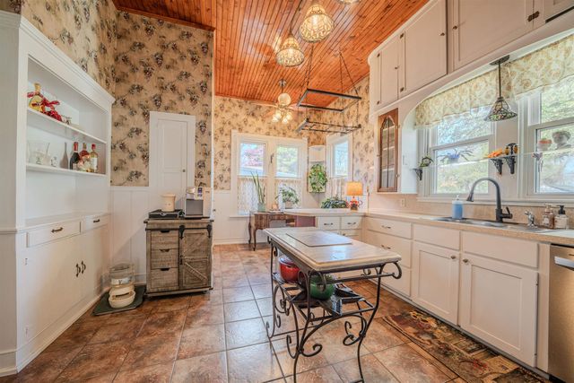 300 S Montgomery, Gilmer, TX 75644