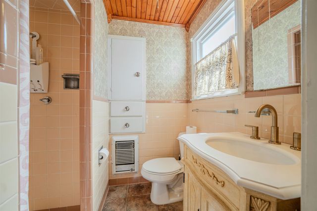 300 S Montgomery, Gilmer, TX 75644