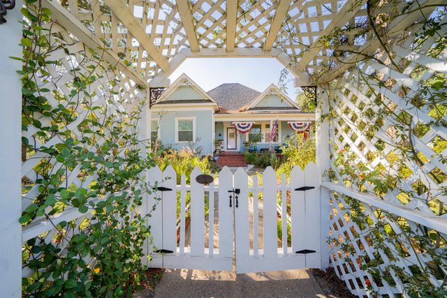 300 S Montgomery, Gilmer, TX 75644