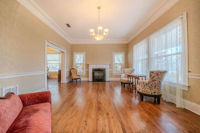 300 S Montgomery, Gilmer, TX 75644