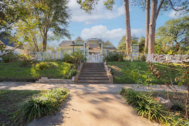 300 S Montgomery, Gilmer, TX 75644