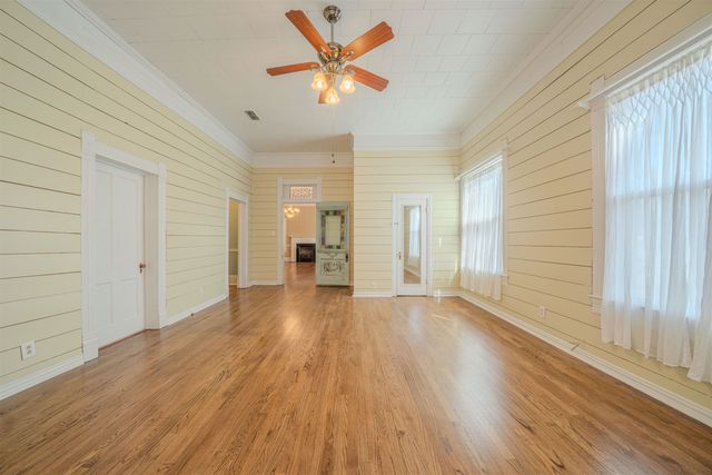 300 S Montgomery, Gilmer, TX 75644