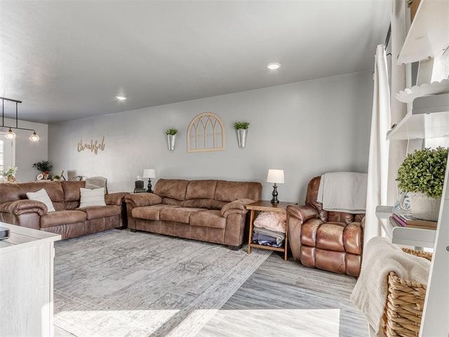 785 NW 16th Street, Moore, OK 73160