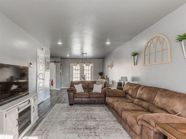 785 NW 16th Street, Moore, OK 73160