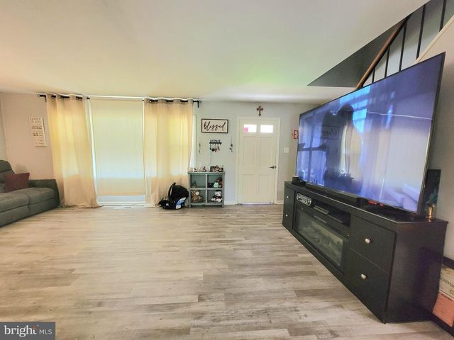 50 EDGE LN, Willingboro, NJ 08046