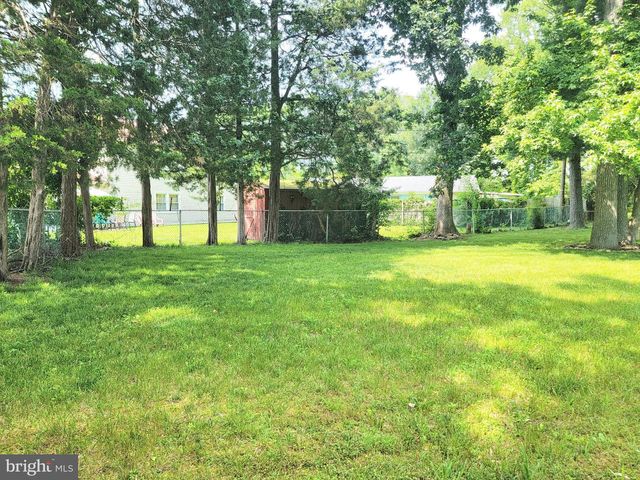 50 EDGE LN, Willingboro, NJ 08046