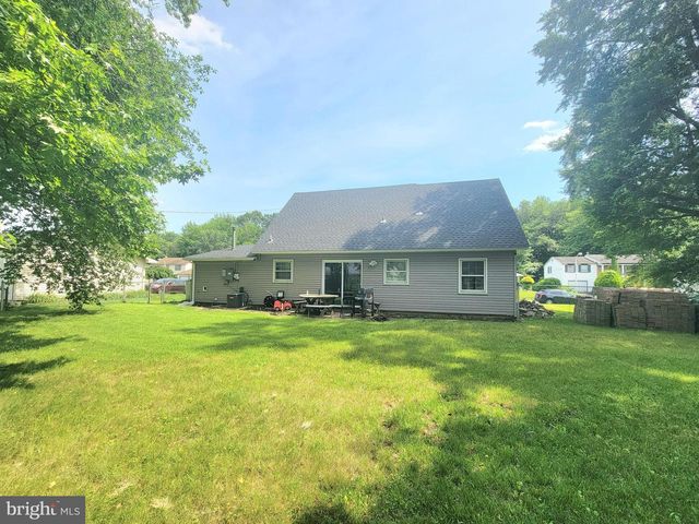 50 EDGE LN, Willingboro, NJ 08046