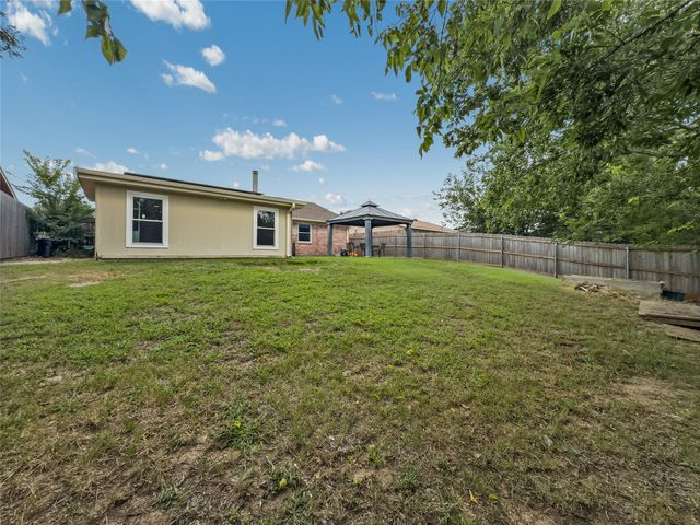 6412 Storm Drive, Watauga, TX 76148