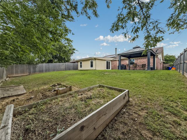 6412 Storm Drive, Watauga, TX 76148