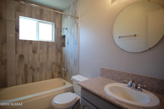 6709 E Calle La Paz Unit D, Tucson, AZ 85715