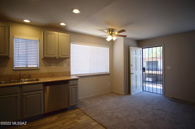 6709 E Calle La Paz Unit D, Tucson, AZ 85715