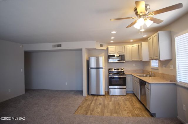 6709 E Calle La Paz Unit D, Tucson, AZ 85715